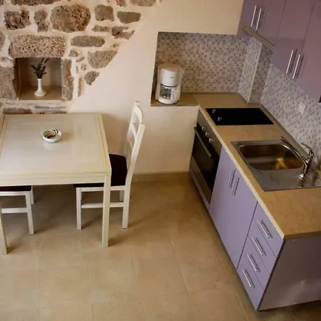 Cukarin A2 Bol-center, Croatia